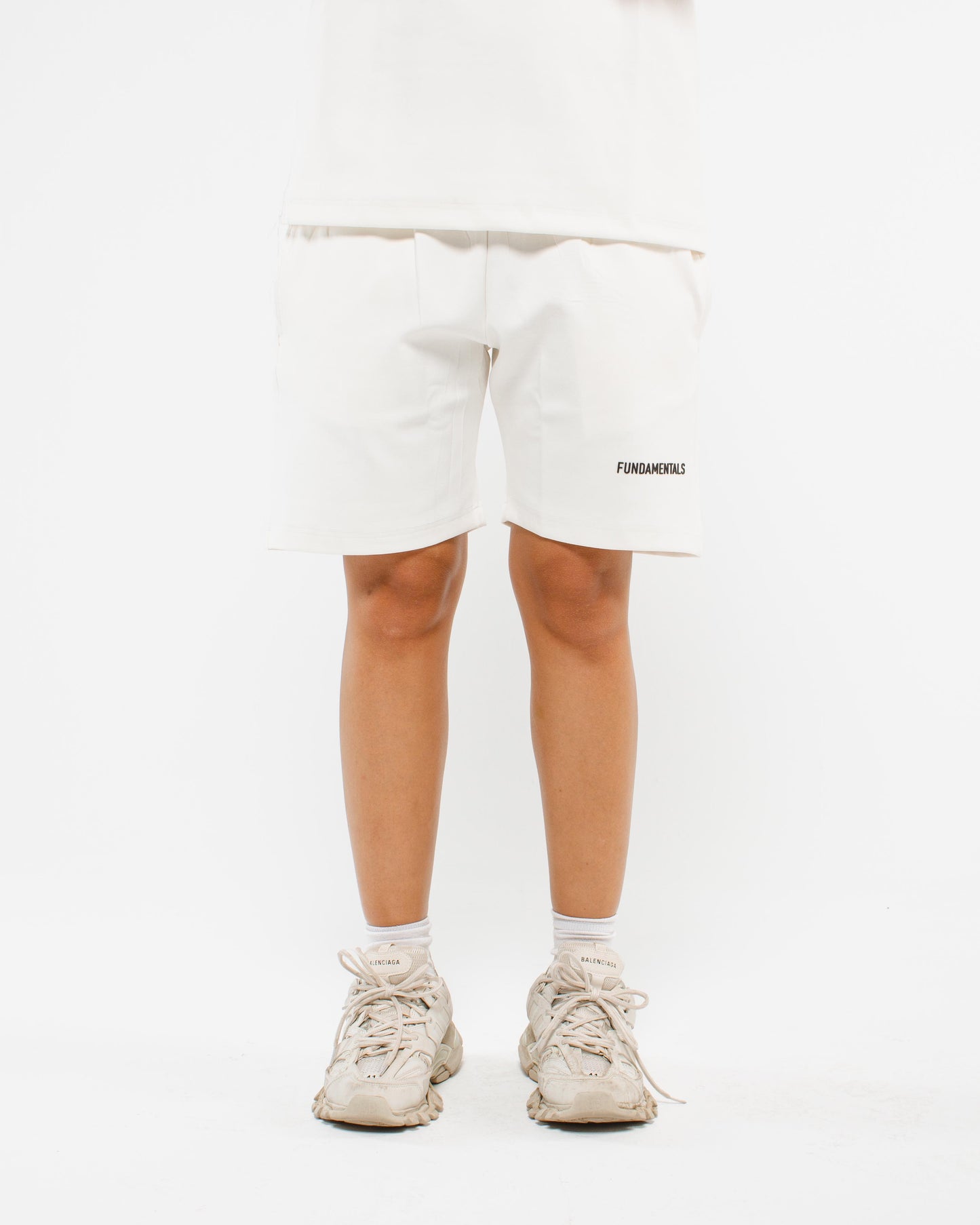 Basic Short off-white V2